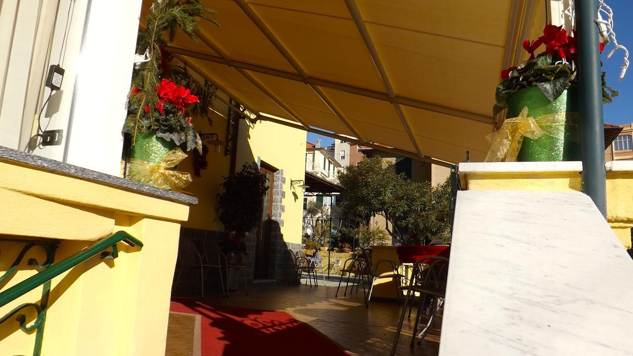 Hotel Azzurro Varazze Exterior photo
